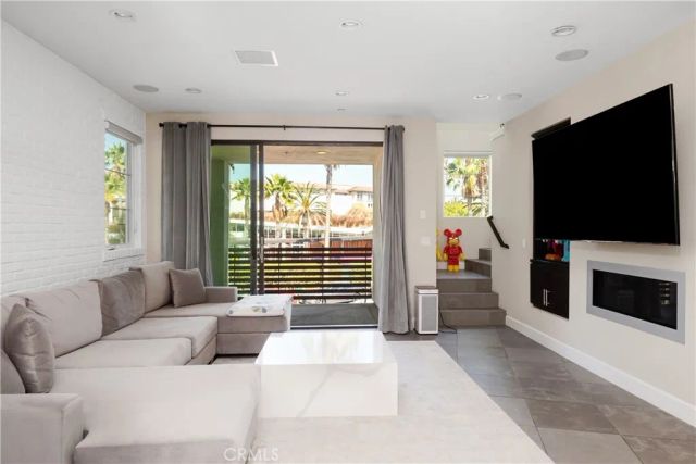 12837 N Seaglass, Los Angeles, CA 90094