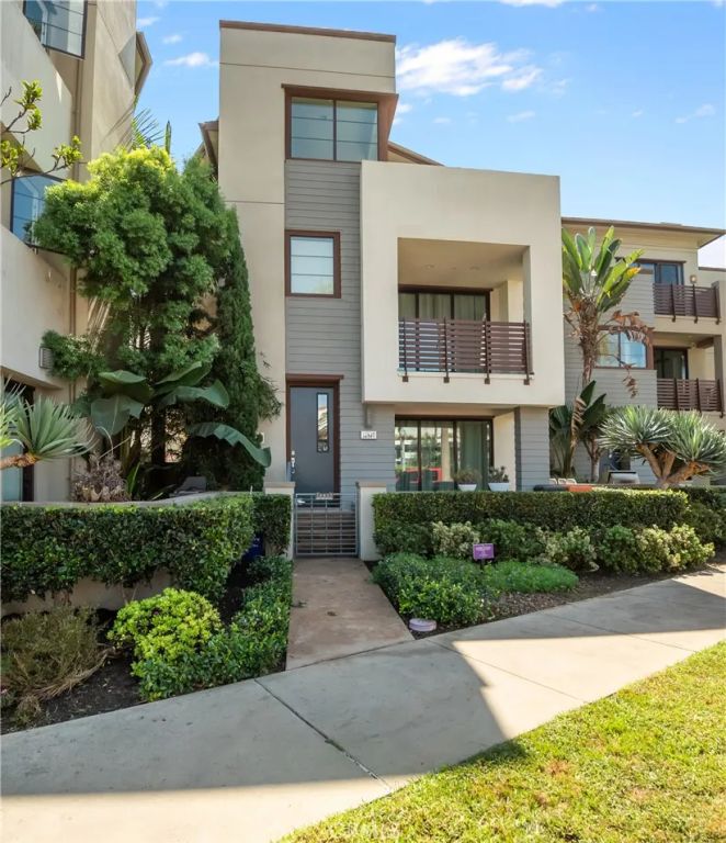 12837 N Seaglass, Los Angeles, CA 90094
