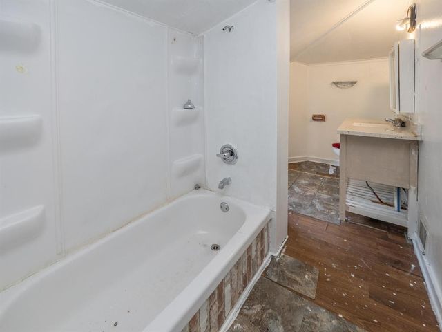 935 W Lovell Street, Kalamazoo, MI 49007