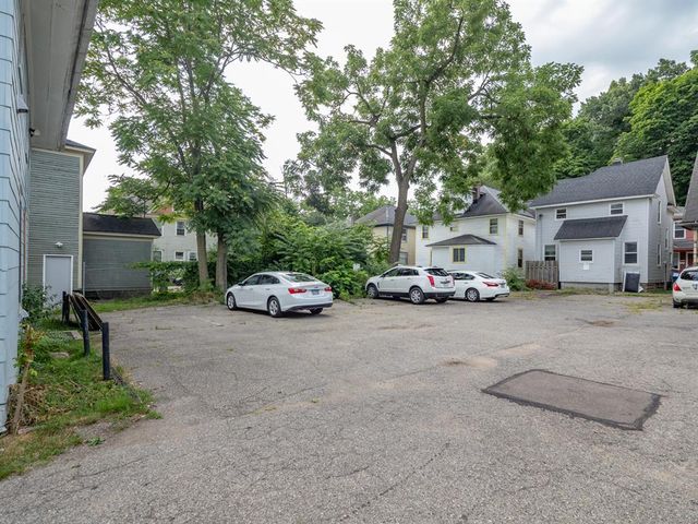935 W Lovell Street, Kalamazoo, MI 49007