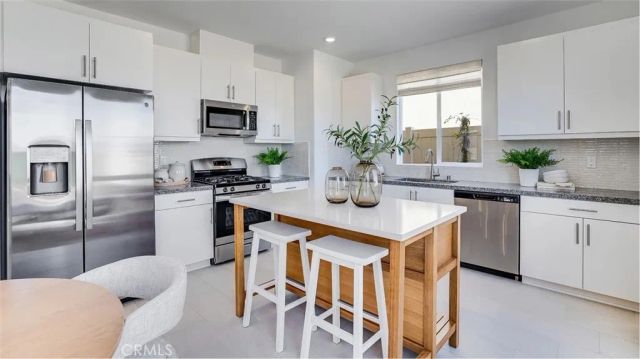 17886 McKenzie Court, Hesperia, CA 92345