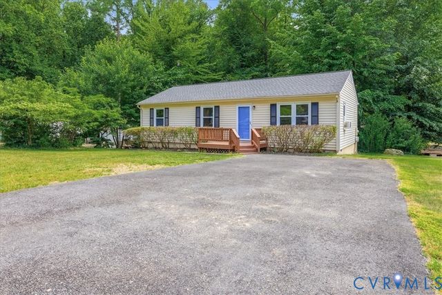 5571 Heatherhill Dr, North Chesterfield, VA 23234