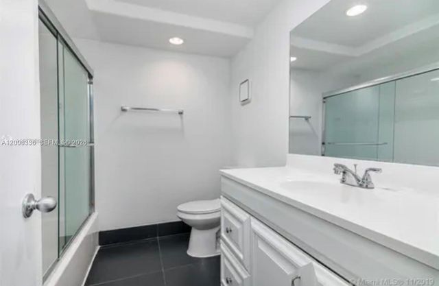 100 Lakeview Drive 112, Weston, FL 33326
