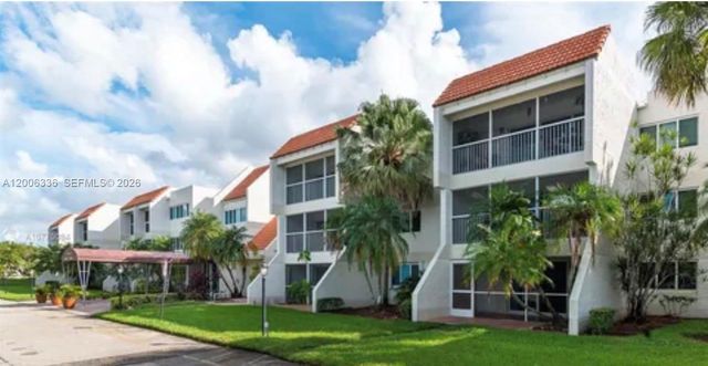 100 Lakeview Drive 112, Weston, FL 33326