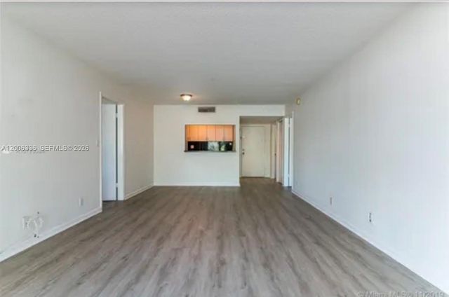 100 Lakeview Drive 112, Weston, FL 33326