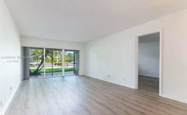 100 Lakeview Drive 112, Weston, FL 33326