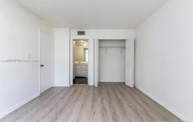 100 Lakeview Drive 112, Weston, FL 33326