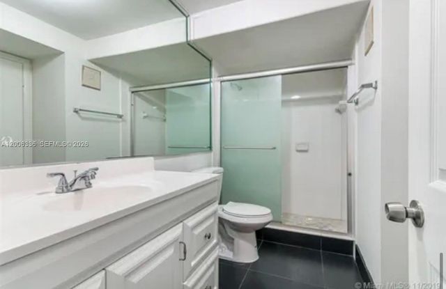100 Lakeview Drive 112, Weston, FL 33326