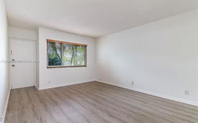 100 Lakeview Drive 112, Weston, FL 33326