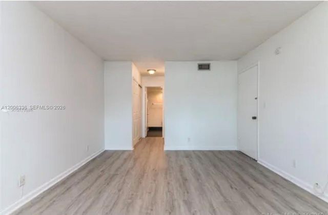100 Lakeview Drive 112, Weston, FL 33326