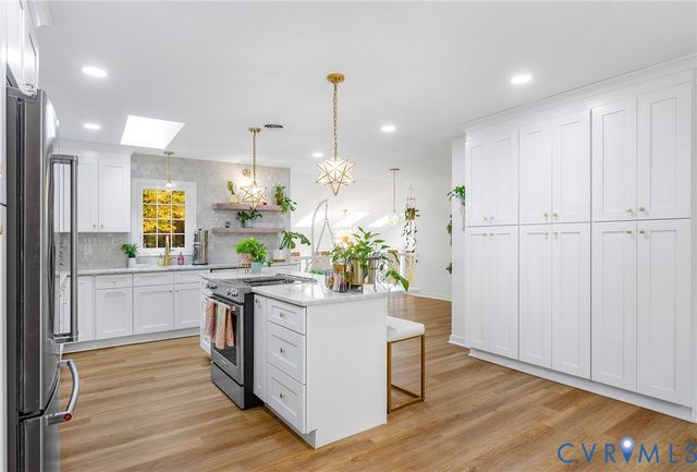 602 Red Maple Dr, Manakin Sabot, VA 23103