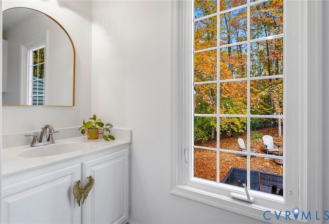 602 Red Maple Dr, Manakin Sabot, VA 23103