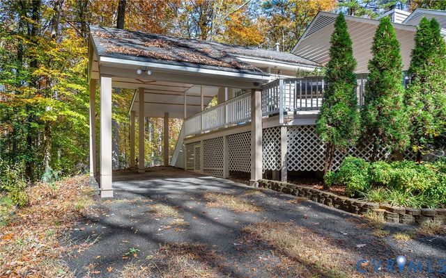 602 Red Maple Dr, Manakin Sabot, VA 23103