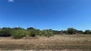 105 Pompano Dr, Rockport, TX 78382