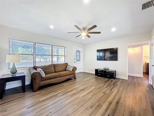 512 N LAKEMONT AVENUE, Winter Park, FL 32792