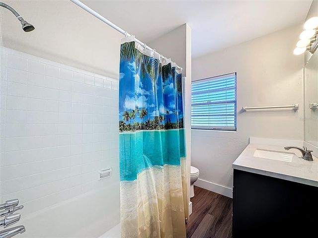 512 N LAKEMONT AVENUE, Winter Park, FL 32792