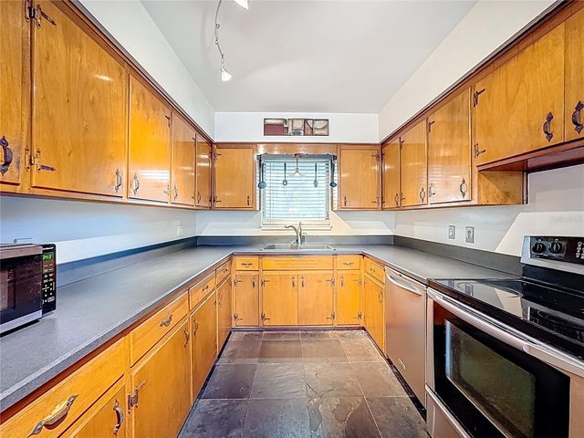 512 N LAKEMONT AVENUE, Winter Park, FL 32792