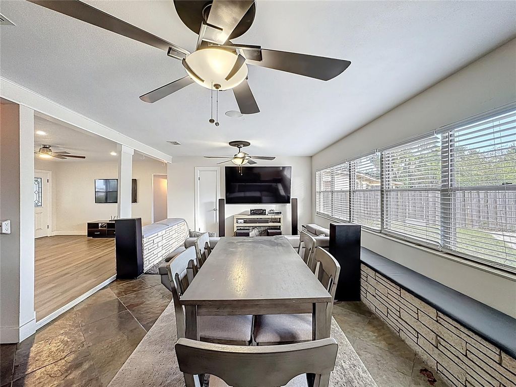 Image 14 of property listing at 512 N LAKEMONT AVENUE, Winter Park, FL 32792