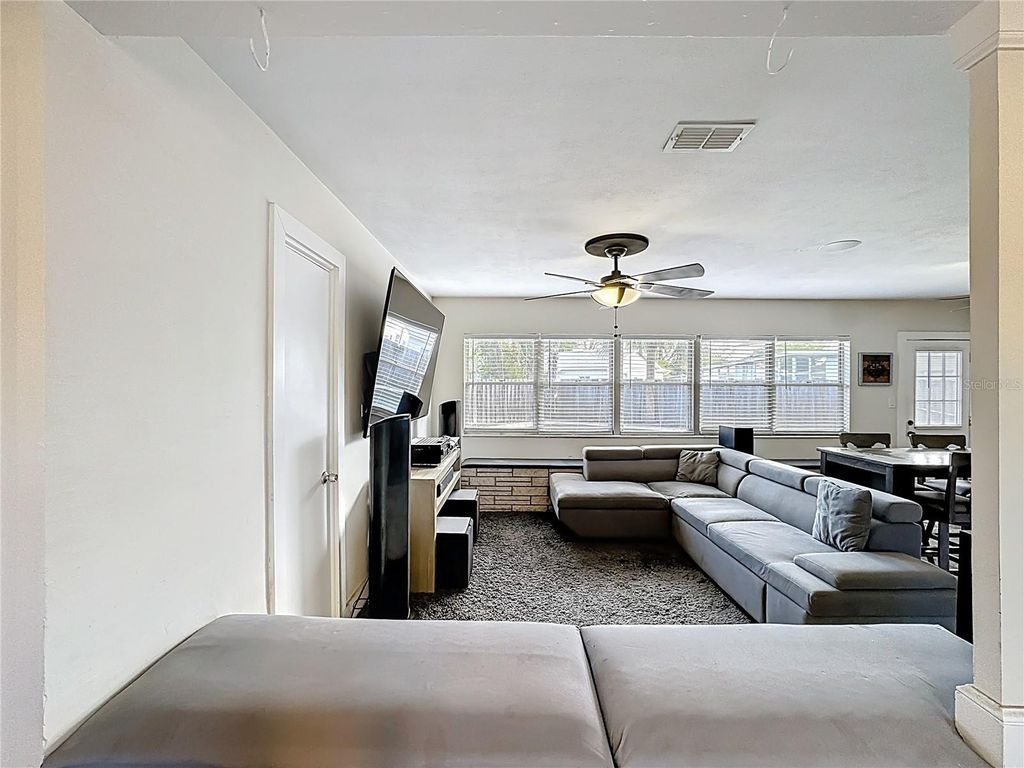 Image 16 of property listing at 512 N LAKEMONT AVENUE, Winter Park, FL 32792