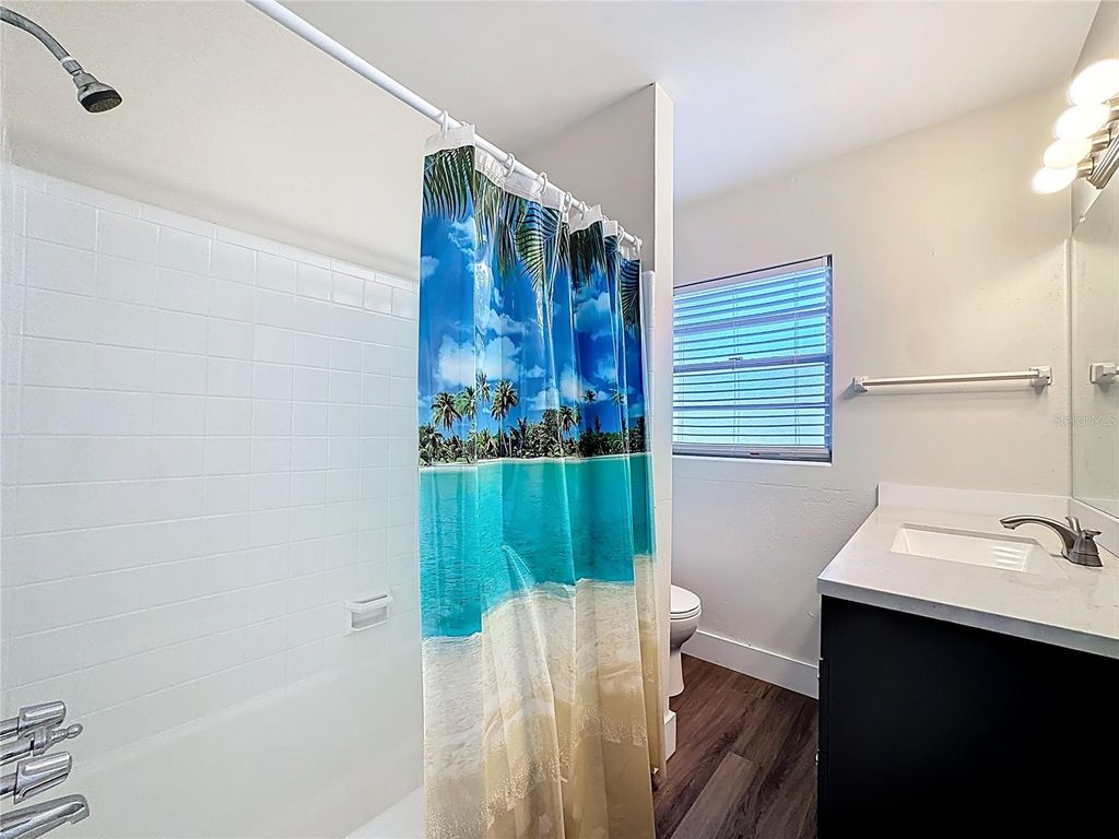 Image 19 of property listing at 512 N LAKEMONT AVENUE, Winter Park, FL 32792