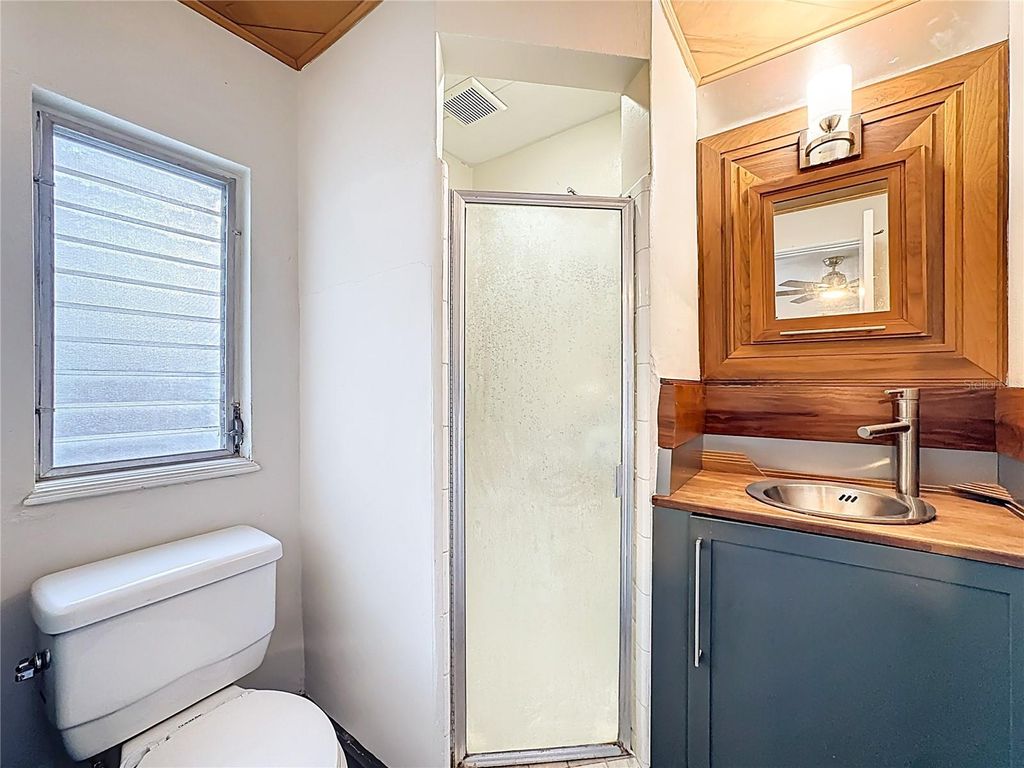 Image 26 of property listing at 512 N LAKEMONT AVENUE, Winter Park, FL 32792