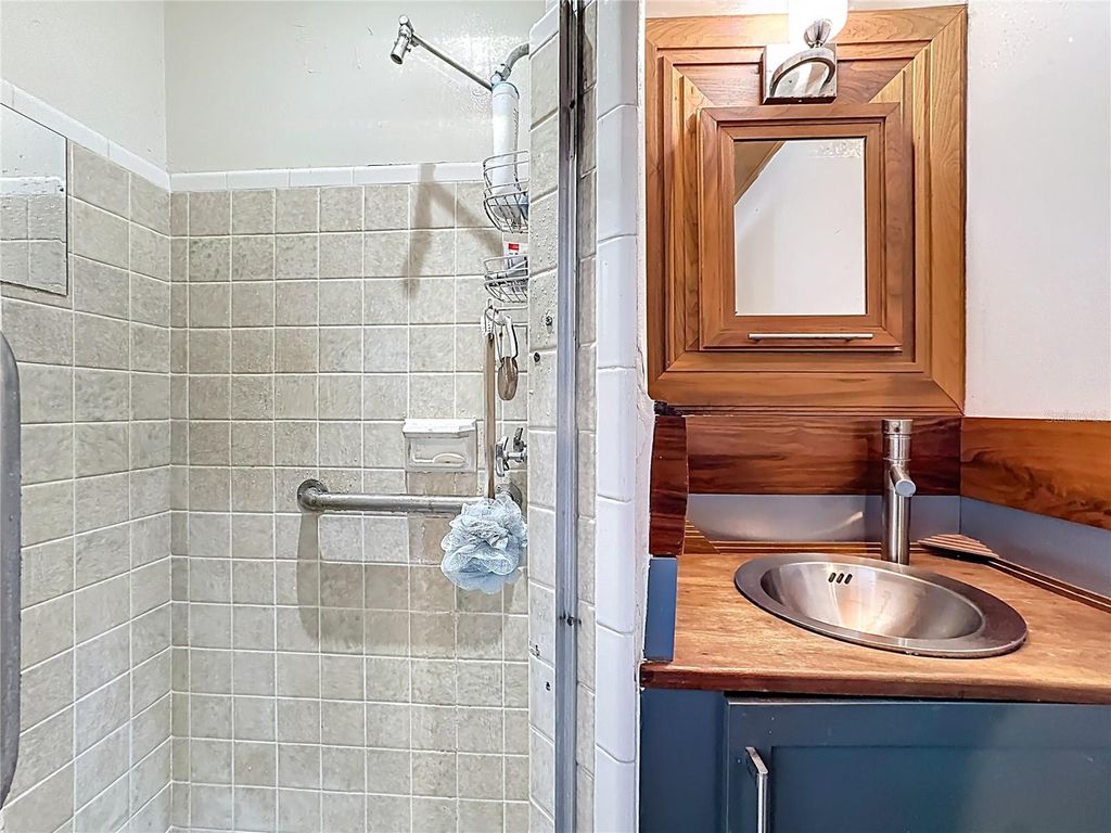 Image 27 of property listing at 512 N LAKEMONT AVENUE, Winter Park, FL 32792