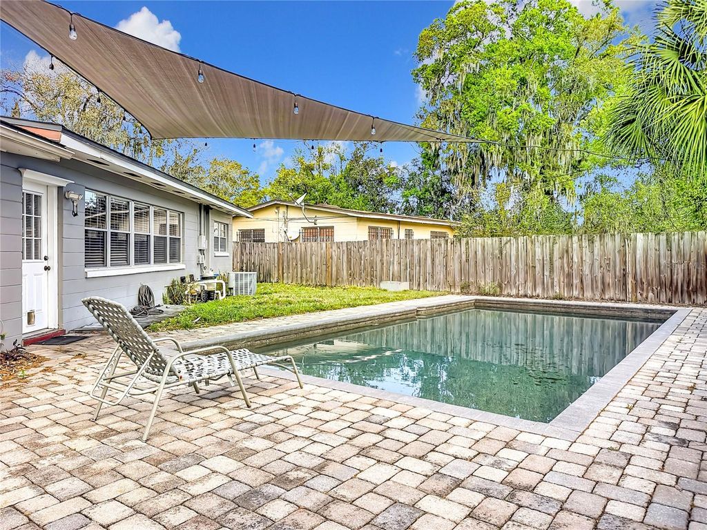 Image 31 of property listing at 512 N LAKEMONT AVENUE, Winter Park, FL 32792