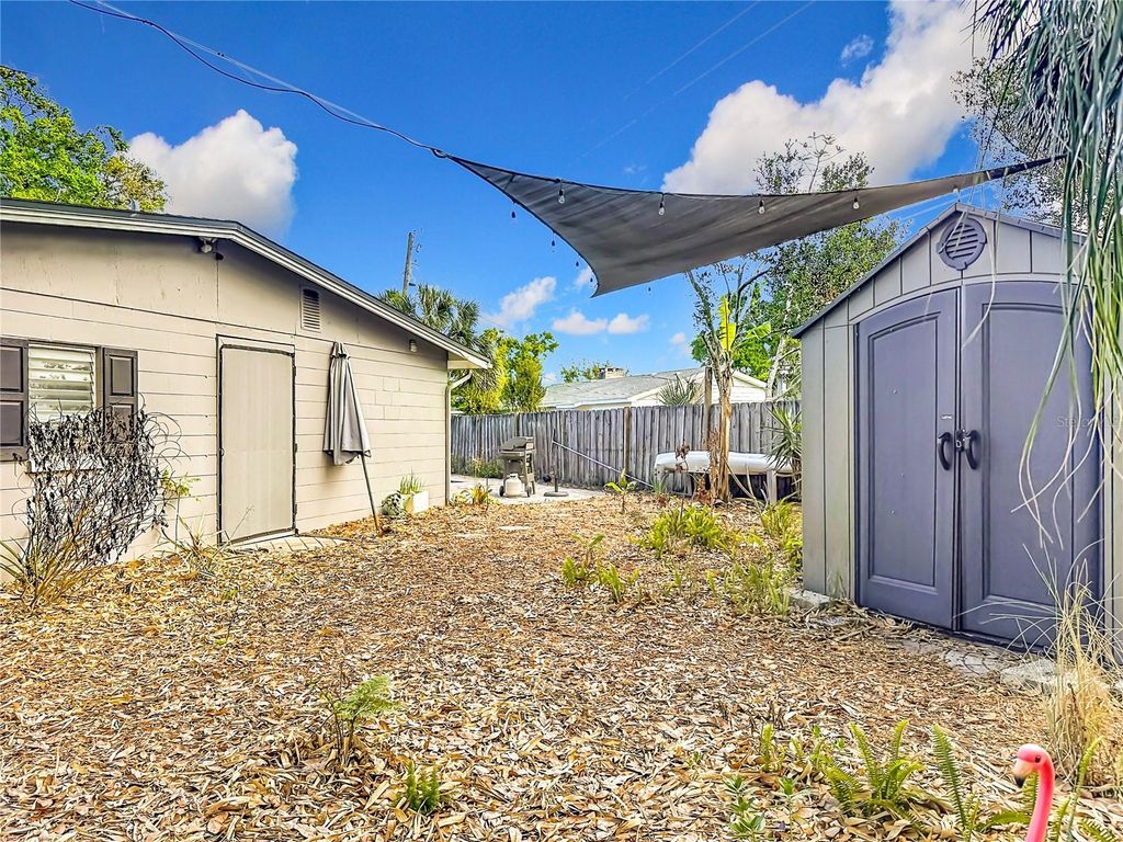 Image 33 of property listing at 512 N LAKEMONT AVENUE, Winter Park, FL 32792