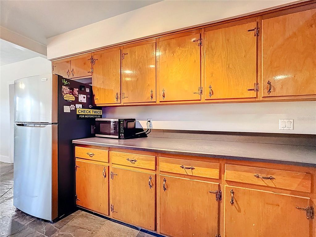 Image 6 of property listing at 512 N LAKEMONT AVENUE, Winter Park, FL 32792