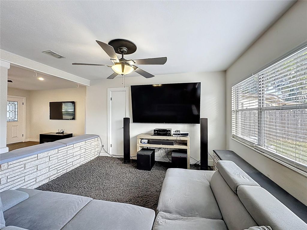 Image 10 of property listing at 512 N LAKEMONT AVENUE, Winter Park, FL 32792