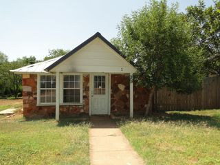 604 E Luce ST, Llano, TX 78643