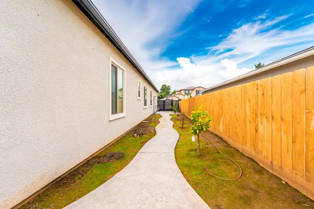 1731 N Hanson Avenue, Clovis, CA 93619