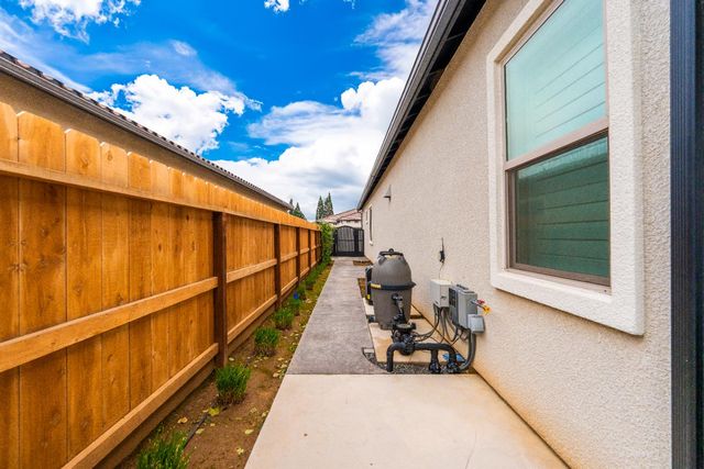 1731 N Hanson Avenue, Clovis, CA 93619