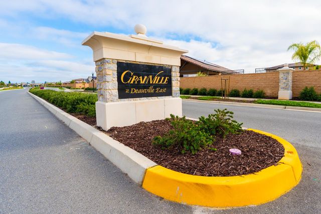 1731 N Hanson Avenue, Clovis, CA 93619