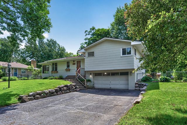 5302 Holiday Road, Minnetonka, MN 55345