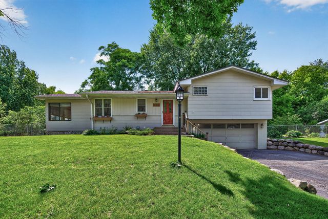 5302 Holiday Road, Minnetonka, MN 55345