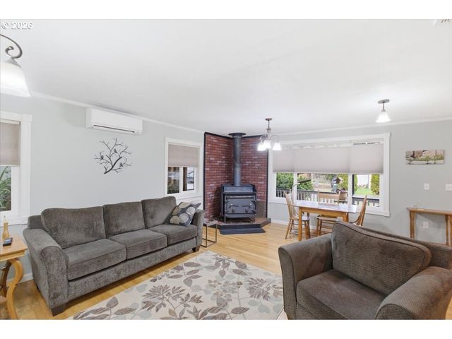 1115 JUNIPER St, Sweet Home, OR 97386