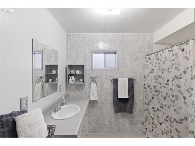 1115 JUNIPER St, Sweet Home, OR 97386