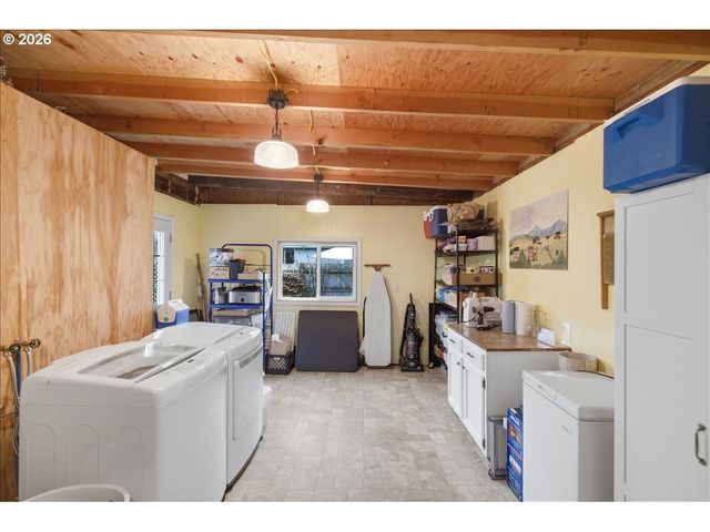 1115 JUNIPER St, Sweet Home, OR 97386