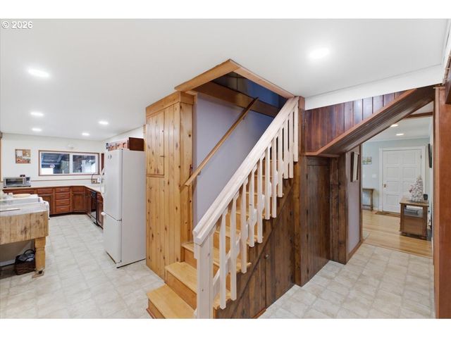 1115 JUNIPER St, Sweet Home, OR 97386