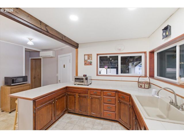 1115 JUNIPER St, Sweet Home, OR 97386