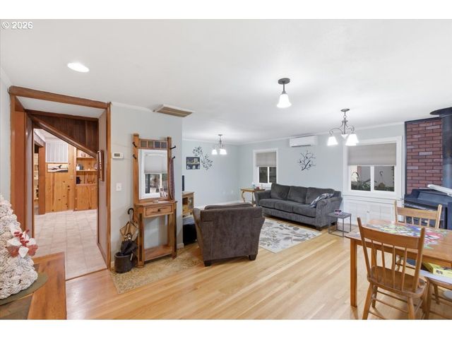 1115 JUNIPER St, Sweet Home, OR 97386