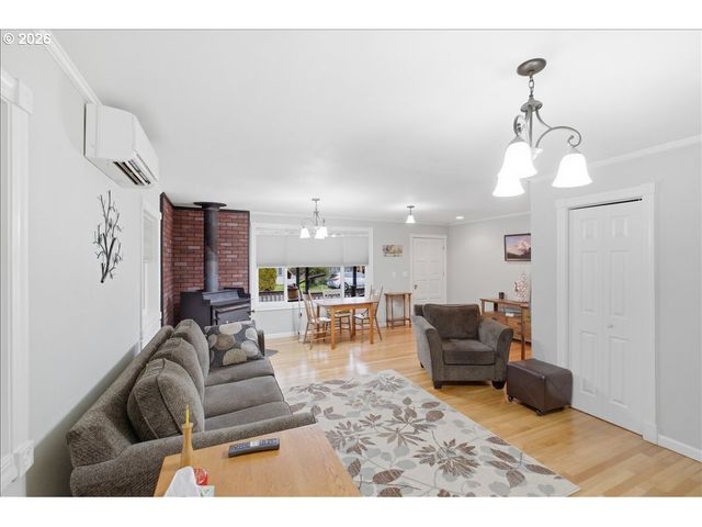 1115 JUNIPER St, Sweet Home, OR 97386