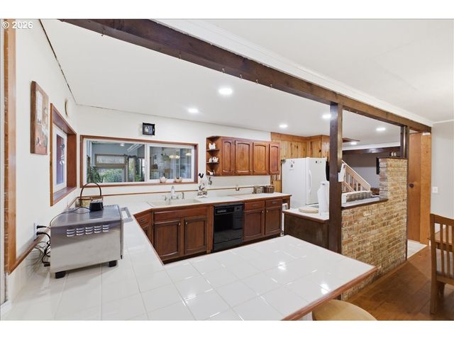 1115 JUNIPER St, Sweet Home, OR 97386