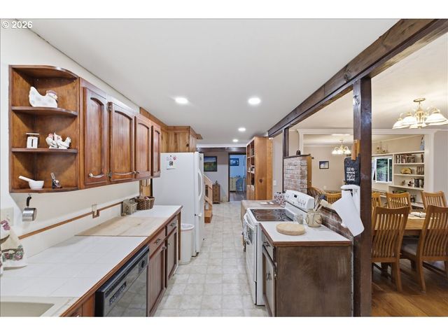 1115 JUNIPER St, Sweet Home, OR 97386