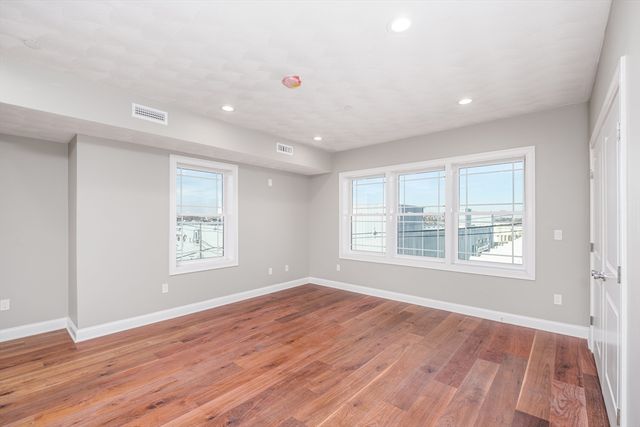 121 Addison 7, Boston, MA 02128
