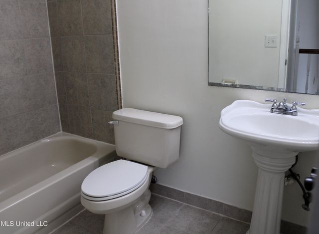 8049 Montrose Drive, Olive Branch, MS 38654