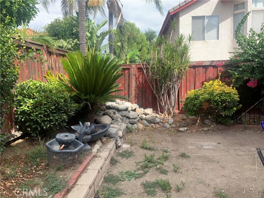 7889 Saint Helena Court, Fontana, CA 92336