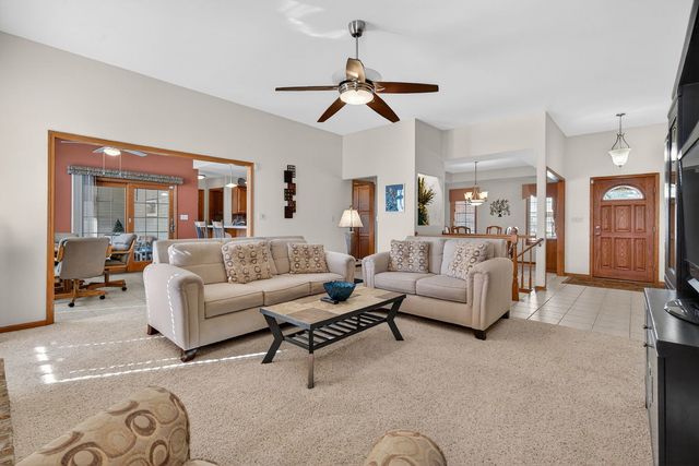26525 S Lyndsay Drive, Channahon, IL 60410