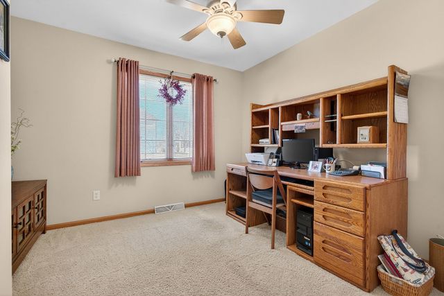 26525 S Lyndsay Drive, Channahon, IL 60410
